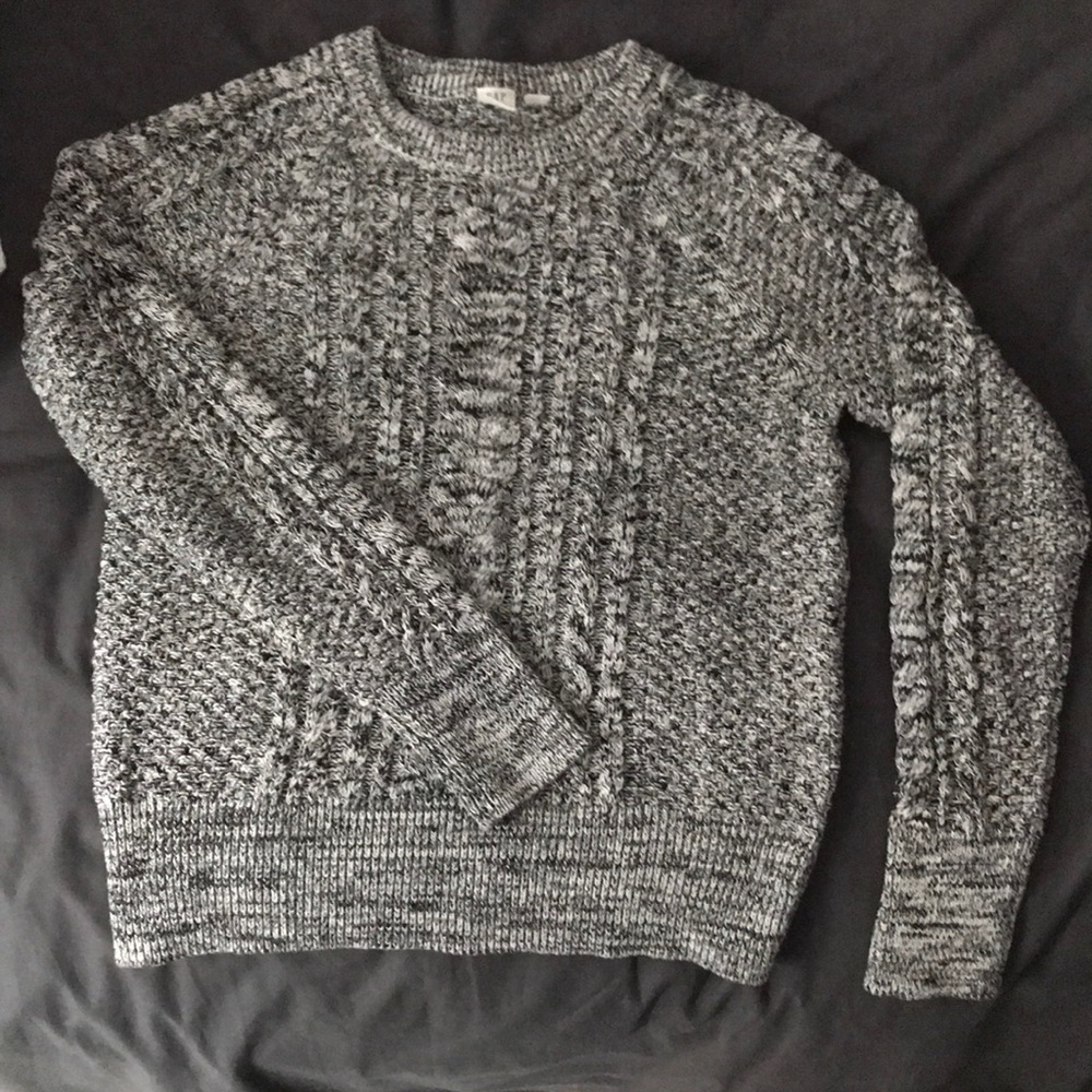 Recycled 🌎 grey & white sweater
